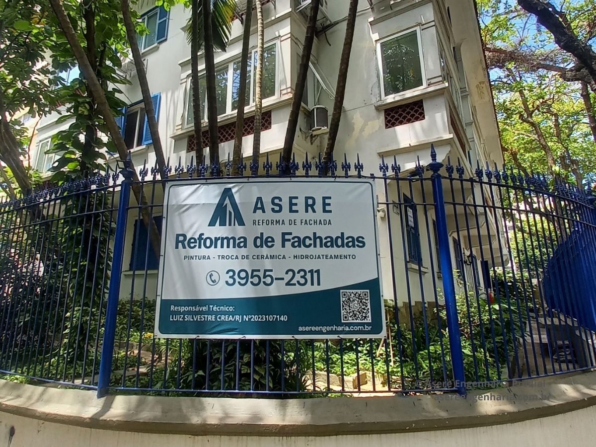 Reforma de fachada predial realizada pela ASERE em condomínio no Leblon com teste de percussão, recuperação, limpeza e pintura geral