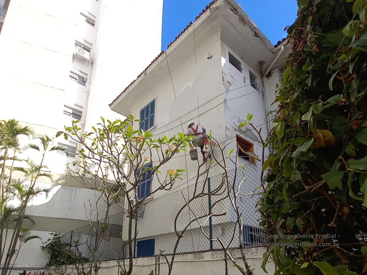 Recuperação de fachada predial - equipe Asere em execução em Leblon, Rio de Janeiro