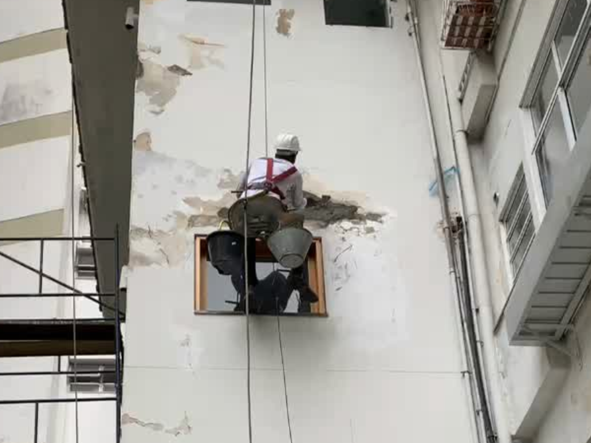 Recuperação de fachada predial em condomínio no Leblon