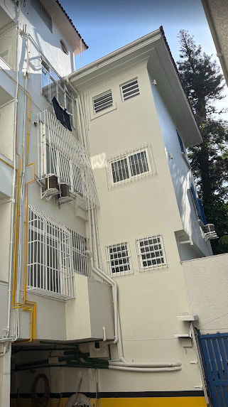 Fachada predial depois da recuperação e pintura no Leblon Rio de Janeiro