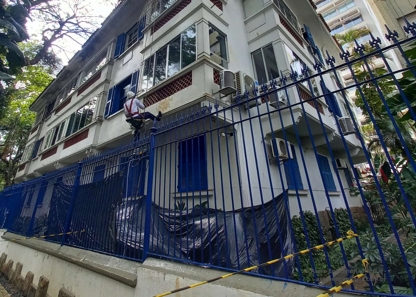 Obra de recuperação de fachada no Leblon executada pela ASERE