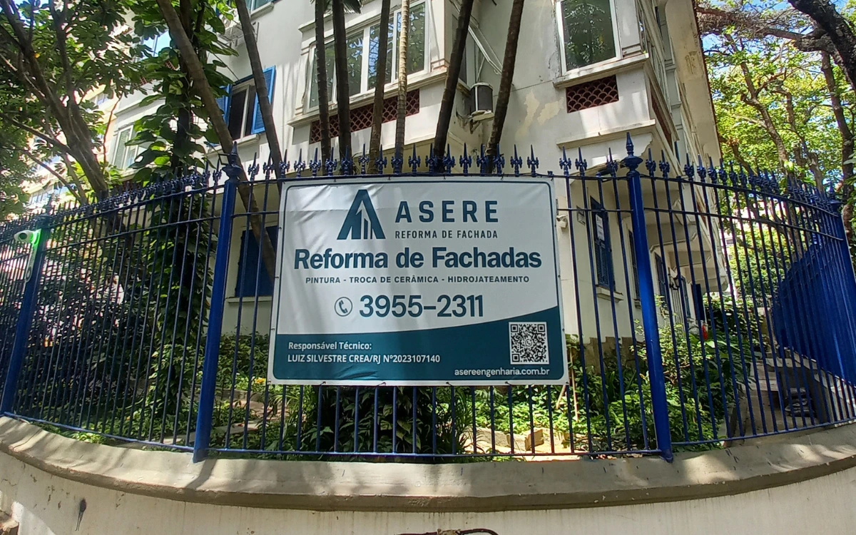 Recuperação e pintura de fachada realizada pela ASERE em condomínio no Leblon, Rio de Janeiro
