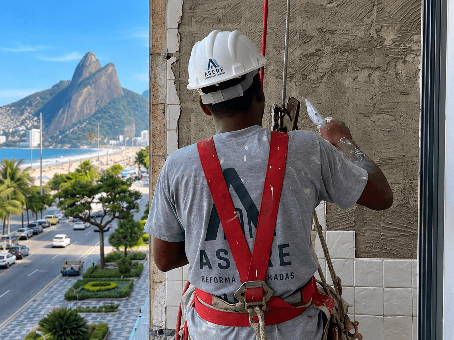 Recuperação de revestimento em fachada predial no Rio de Janeiro